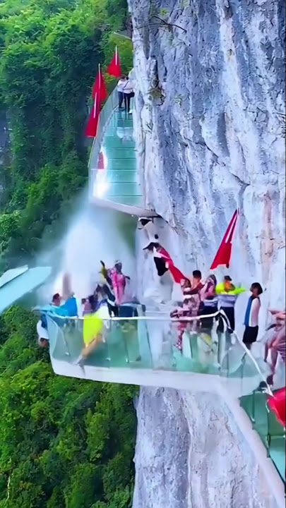 THE GLASS BRIDGE BROKE! Tourist FALLS FROM A HEIGHT OF 1,400 Meters!