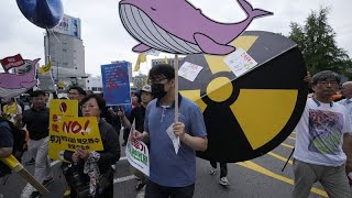 شاهد: تظاهرات في سيول تزامنًا مع زيارة غروسي إلى كوريا الجنوبية