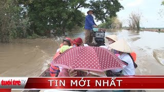 Khen thưởng người tình nguyện đưa rước học sinh vùng lũ
