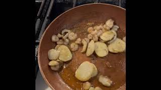 Salteado gambas gulas y boletus