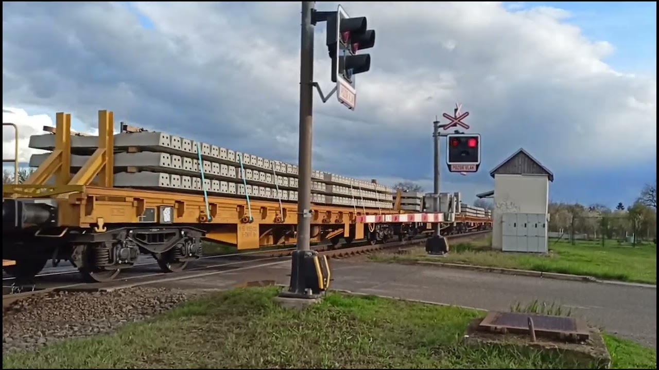 Železniční přejezd AŽD 97 Veselí nad Moravou - Milokošt.24.4.2022