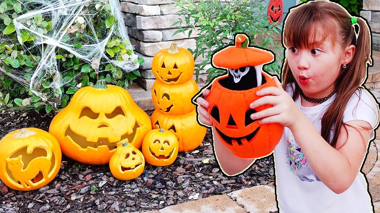 Pretend Play Halloween Dress Up & Trick or Treat for Kids Candy YouTube Pretend Play Halloween Dress Up & Trick or Treat for Kids Candy YouTube
