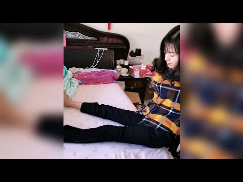 วีดีโอ: วิดีโอ Viral: Paraplegic Mom Surfs