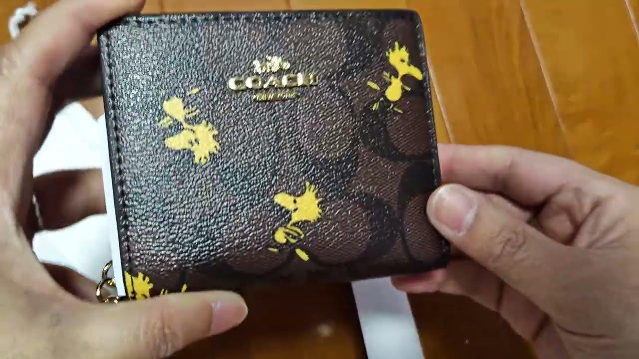 COACH 二つ折財布 スヌーピー!!! スヌーピーグッズ紹介 COACHコラボ二つ折り財布 #JAPAN#COACH