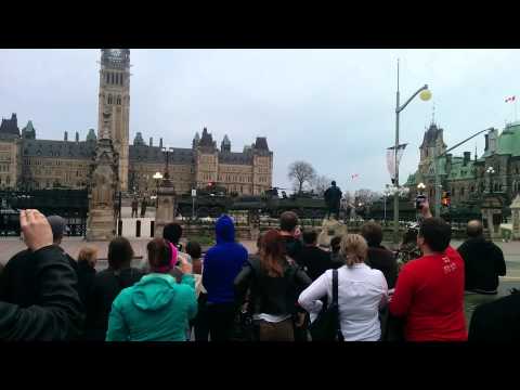 Chinook departure from Parliament (loud!)