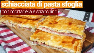 Schiacciata di pasta sfoglia con mortadella e stracchino, ricetta facile e veloce