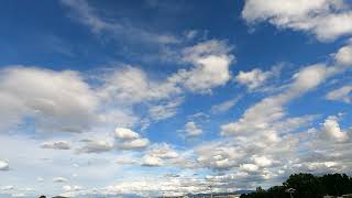 Blick vom Fuldaacker auf den Himmel über der Rhön im Zeitraffer