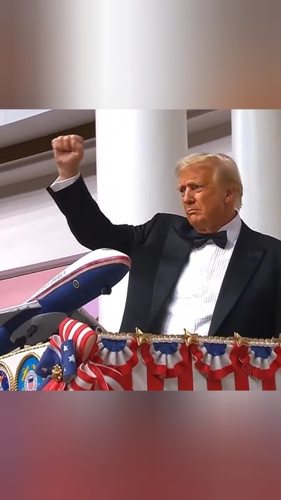 Трамп танцует с саблей! - YouTube