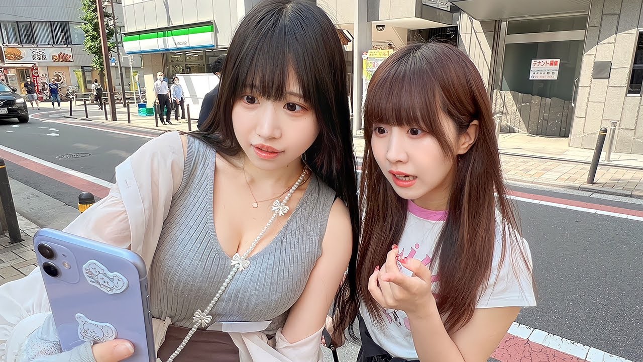 絵文字だけでおつかい買い物対決したら楽しすぎた！！ - YouTube