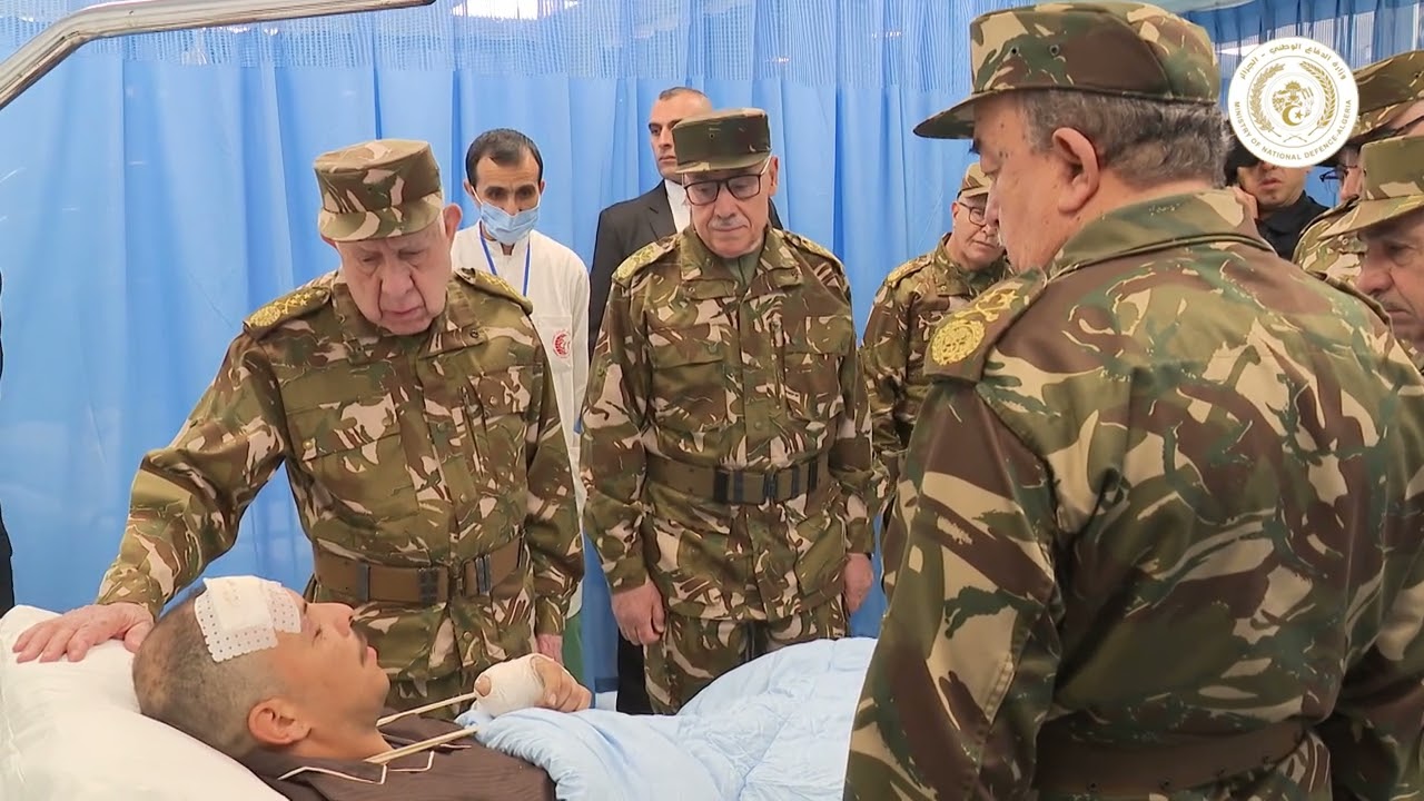 🔴السيد الفريق أول، السعيد شنڨريحة، يتفقد المصابين إثر حادث تحطم طائرة نقل عسكرية