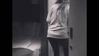 Güliz Ayla Ve Yakın Arkadaşı Ebelemece Oynuyor :) Resimi