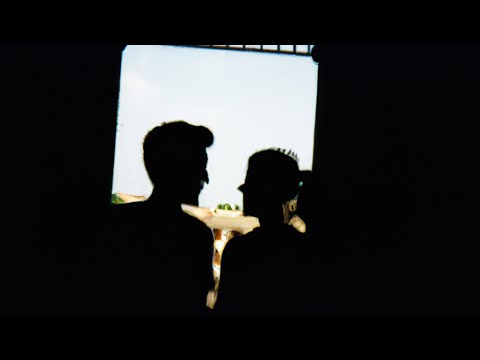 Putar dancing in the dark - Fallen Roses