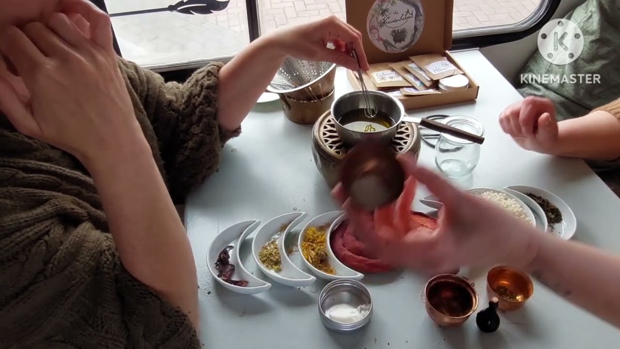 Zelf natuurlijke dagcrème maken met kruiden en olieën