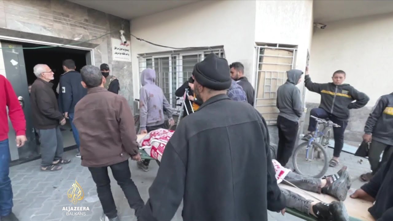 يسعى الفلسطينيون في غزة إلى دفن أحبائهم بكرامة
