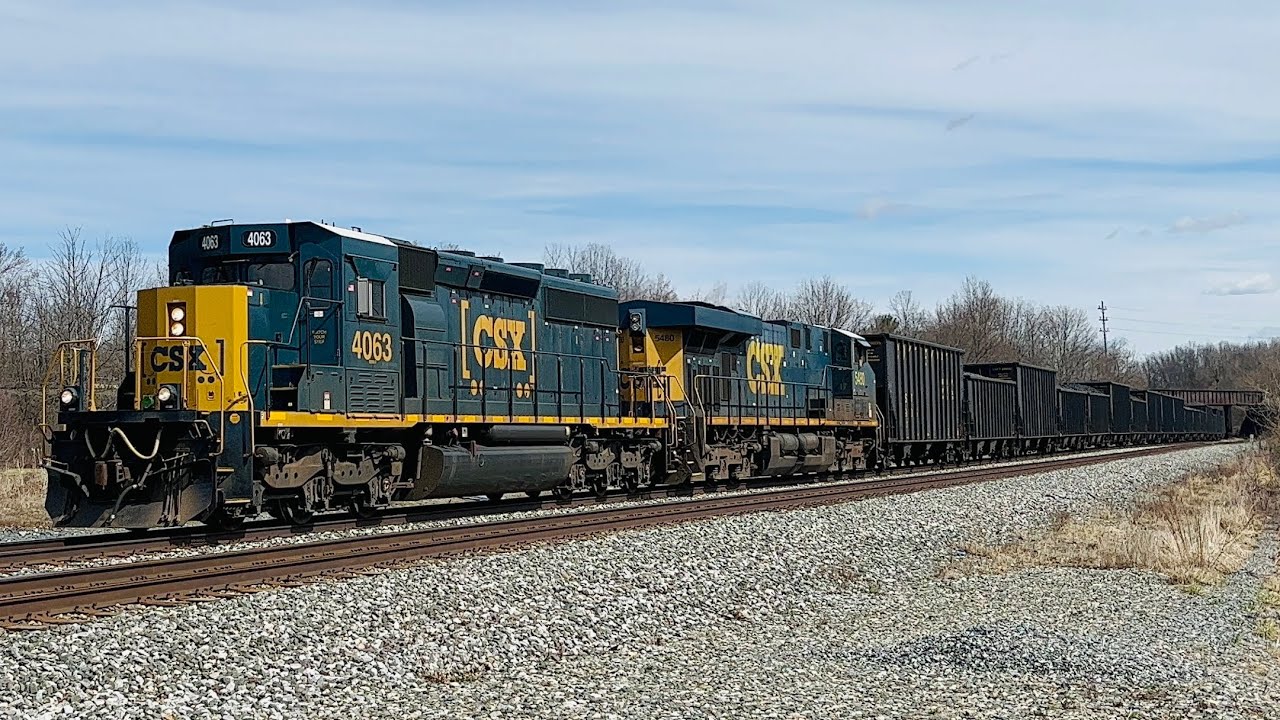 CSX SD40-3 # 4063 Leads Westbound Coke Express K182 at Diamond Street ...