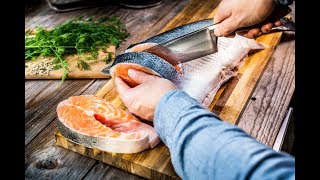 Lachs-Steak schneiden und zubereiten
Lachssteaks kaufen kann jeder, sie SELBST zubereiten jetzt auch. 🔪 💪 Hier seht ihr einfache Handgriffe mit unserem Kochmesser aus der EPICURE Serie (Art. Nr. 3982/24 cm) für ein sauberes und sicheres Zuschneiden eures Lieblingsfisches! Lachs-Steak schneiden und zubereiten