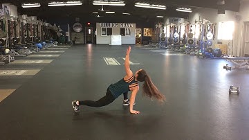 Lunge with instep and twist