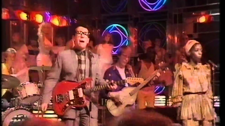 Elvis Costello - Every Day I write The Book. Top Of The Pops 1983