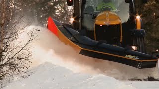 Fastrac - The Fastest Tractor in the World - Snowploughing - Norwegian Style