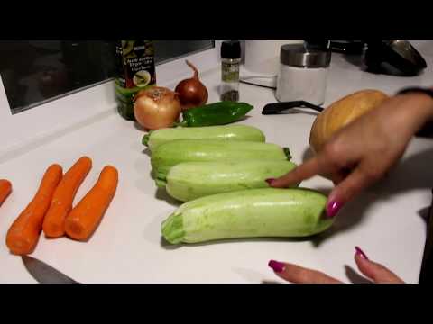 Video: Cómo Hacer Sopa De Calabaza Con Calabacín