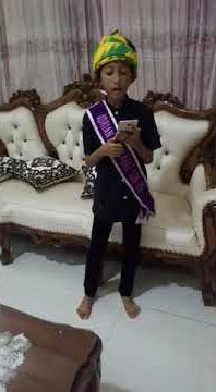 Iyo - Anak SD nyanyi lagu Nenek Moyangku Seorang Pelaut