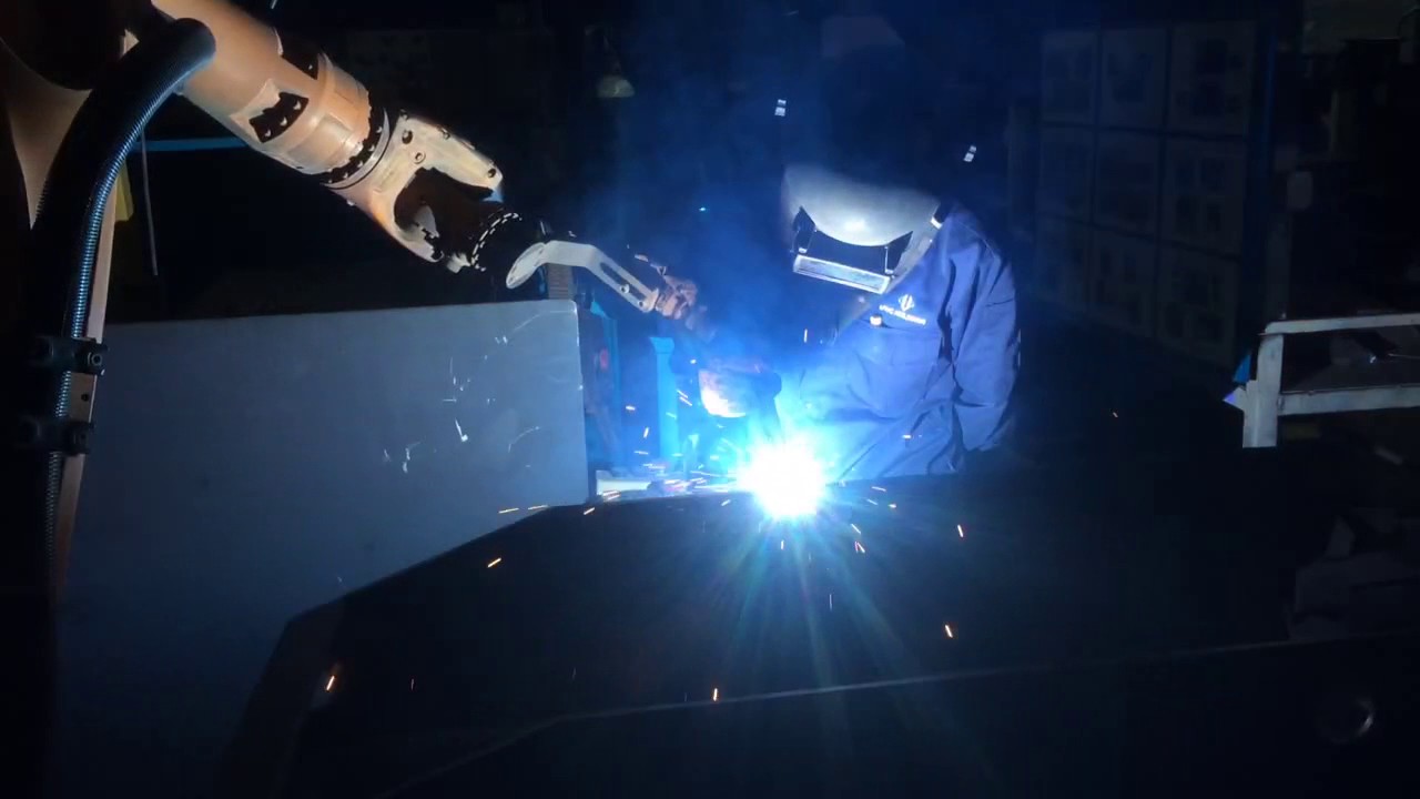 FCAW welding /KUKA German robotics welding (crane part) bromma YouTube