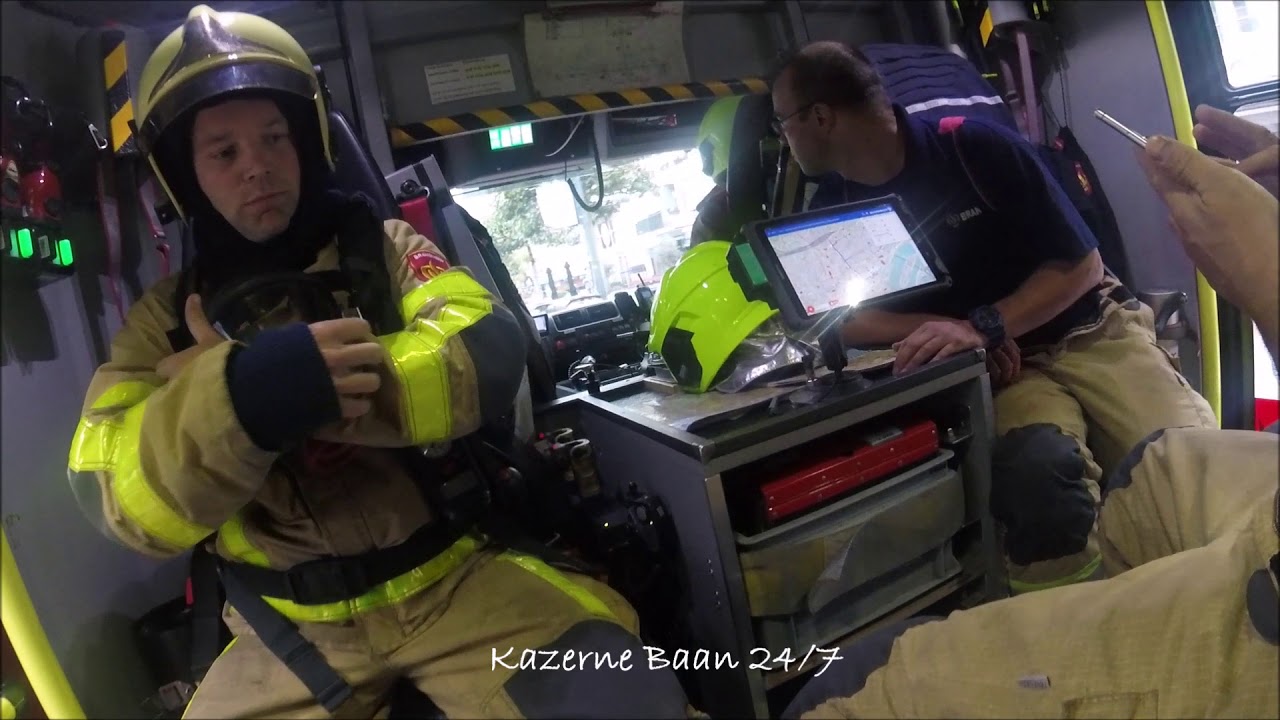 Brandweer prio1 autobrand Karel Doormanstraat/ Weena, Rotterdam