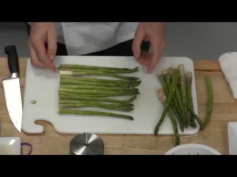 Как готовить спаржу Polonaise. Перевод с английского (субтитры)