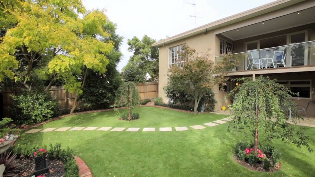 Marshall White: 17 Spruzen Avenue Kew East
