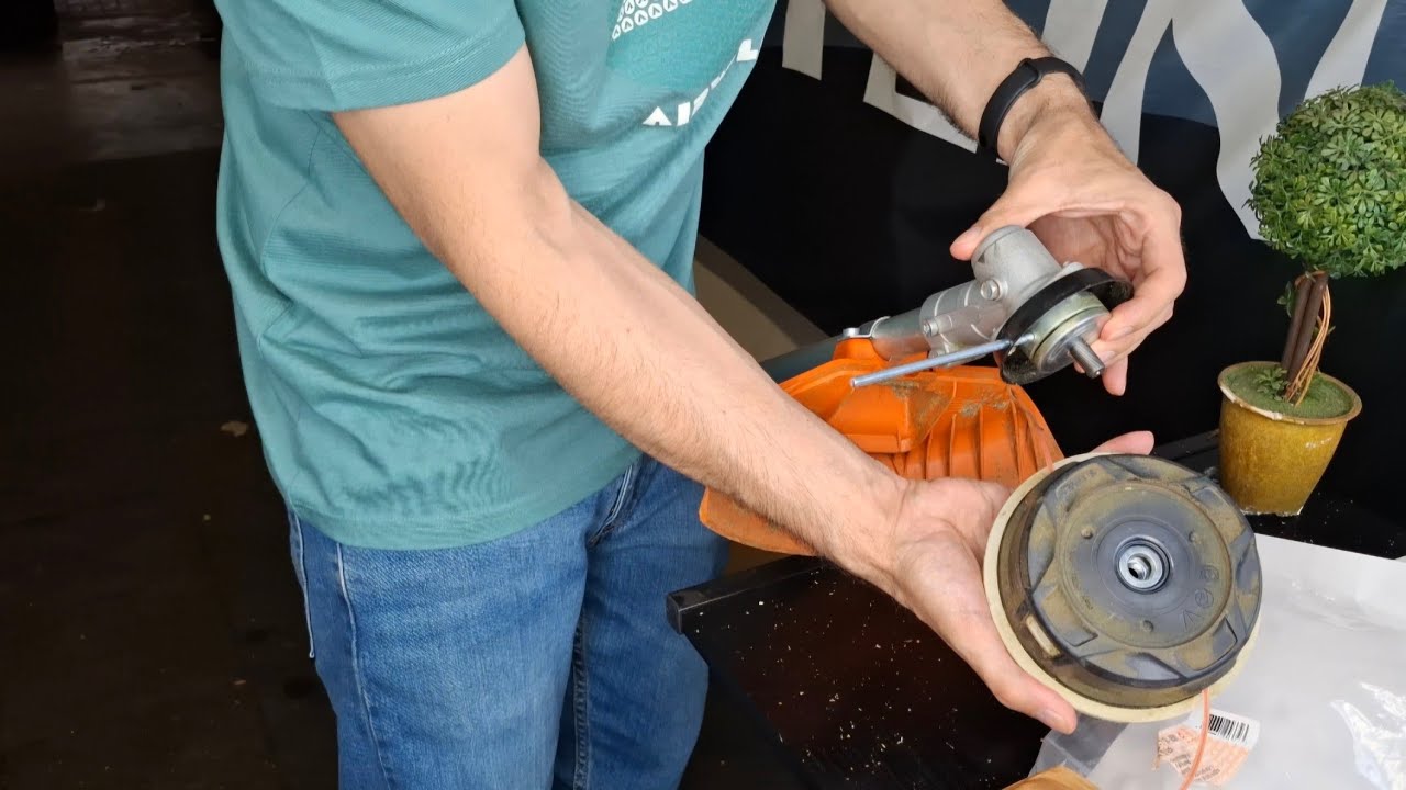 How to remove the trimmer head on a Stihl Brush Cutter. In under 2 ...