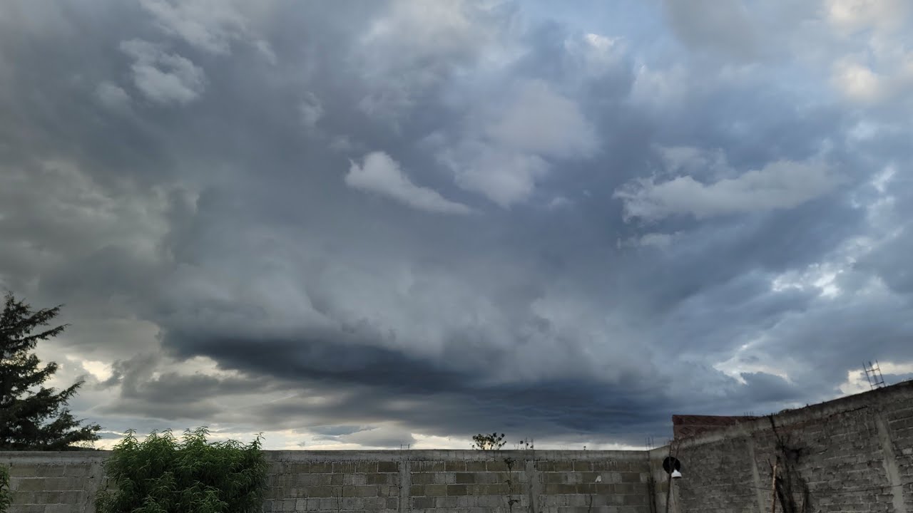 Light rain and nearby thunderstorm in Michoacán México June 21, 2022