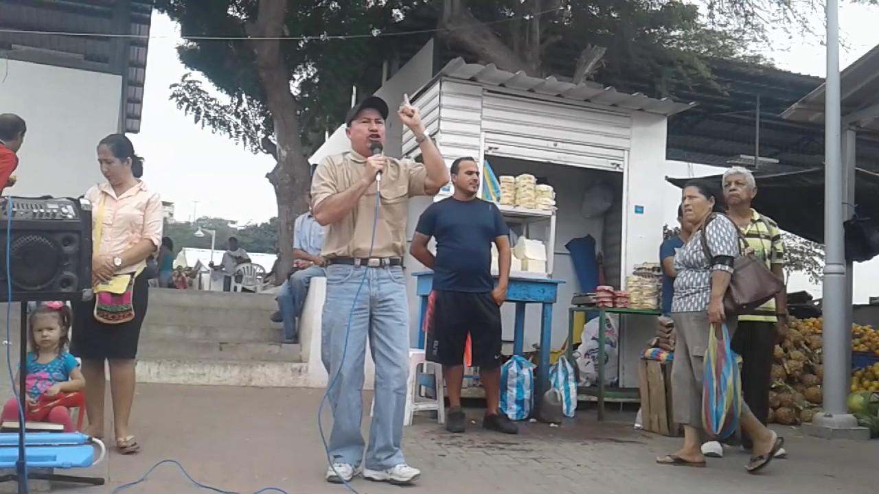 Predicacion al aire libre como en los dias de Noe (pastor Guido mera)