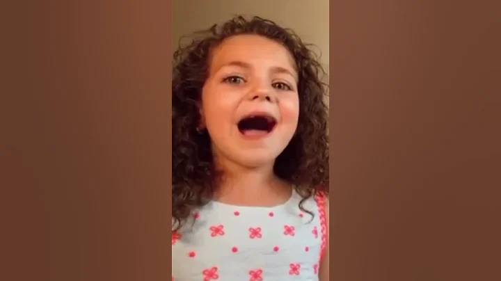 8 year old Sophie Fatu sings Opera 😱 - DayDayNews