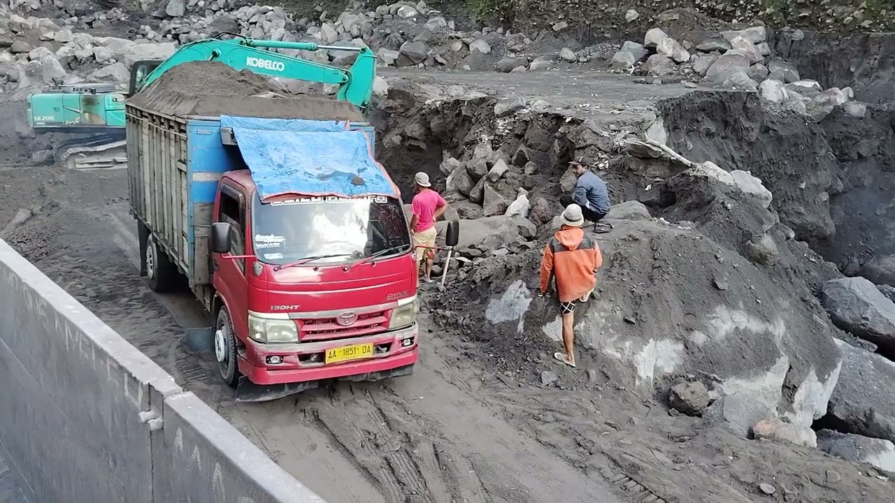 the reel TONGKANG DARAT muat pasir merapi LOKASI GEMILANG pasir ayak merapi #pasirmerapi #merapi