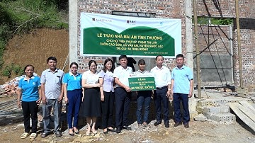 TRAO HỖ TRỢ 50 TRIỆU ĐỒNG XÂY DỰNG NHÀ “MÁI ẤM TÌNH THƯƠNG” CHO HV PHỤ NỮ CÓ HOÀN CẢNH KHÓ KHĂN