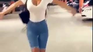 Pretty Girl performing an amazing dance