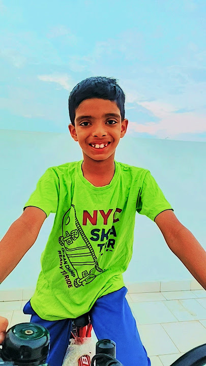 Unaku Yarapa Pidikum🥰🤩🤣 #funny #shots #trending #youtubeshorts #comedy #funyvido @AdhvaithRaksan