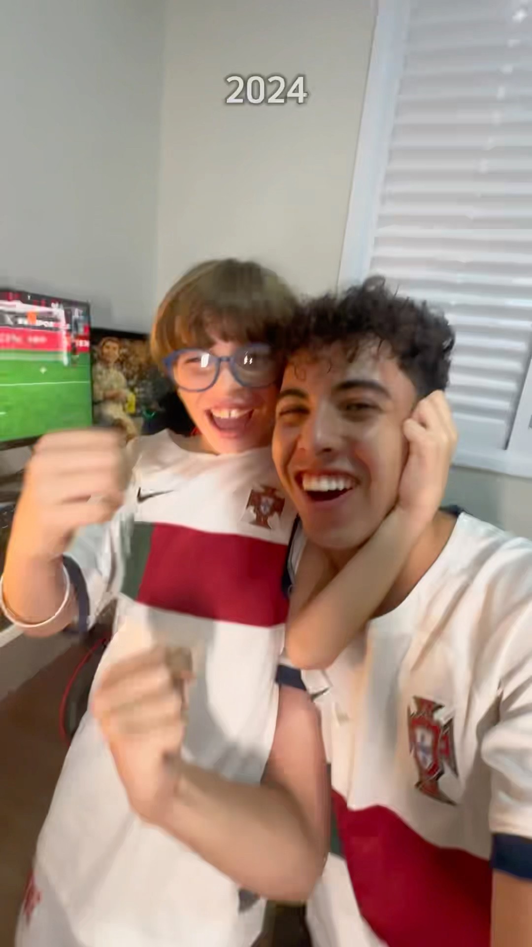 MEU IRMÃOZINHO EVOLUIU MUITO E TÁ ATÉ JOGANDO COMIGO AGORA!! ?