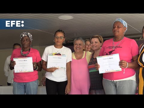 Colombia certifica a 400 cuidadoras para reconocer a las personas que mueven al país