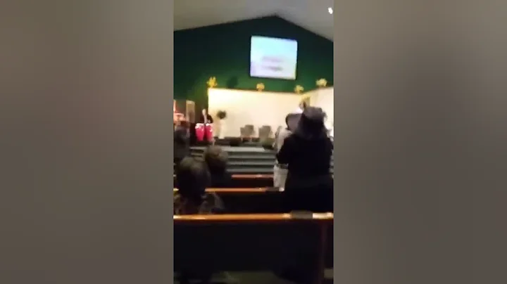 Dr. Tonya Rogers starting a Praise Break at GBTWM ...