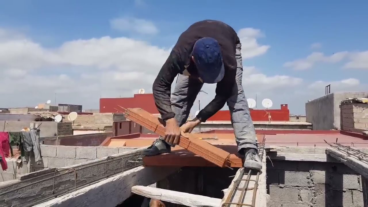 كيف تعمل سقف من الياجو  الاحمر اقتصادي وصحيح.How to operate a red Iago roof is economical and easy.