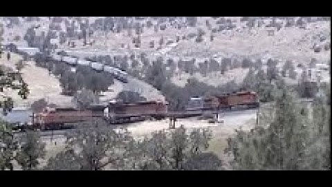Tehachepi Loop, CA2 2009 7 4 BNSF Drift Around The Loop As You Can See The End of The Train