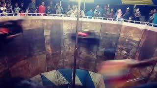 Tong Edan Di Pasar Malem, Setan Gila