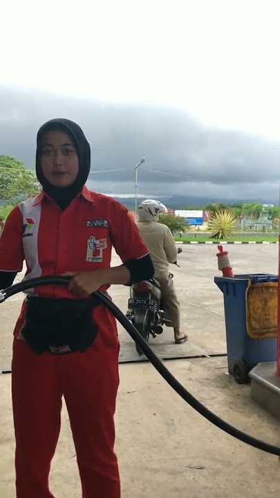 kamu nanya pegawai SPBU cantik