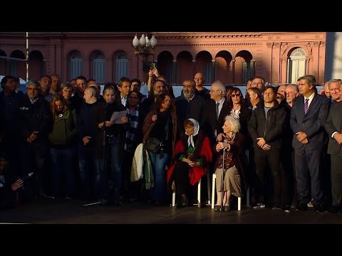 "La paz social es una responsabilidad colectiva", subrayó un documento leído en Plaza de Mayo