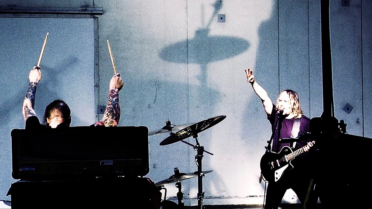 Ver Pil & Bue - Change Your Mind (Official Music Video) no YouTube