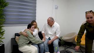 אגם ברגר נפגשת עם משפחתה