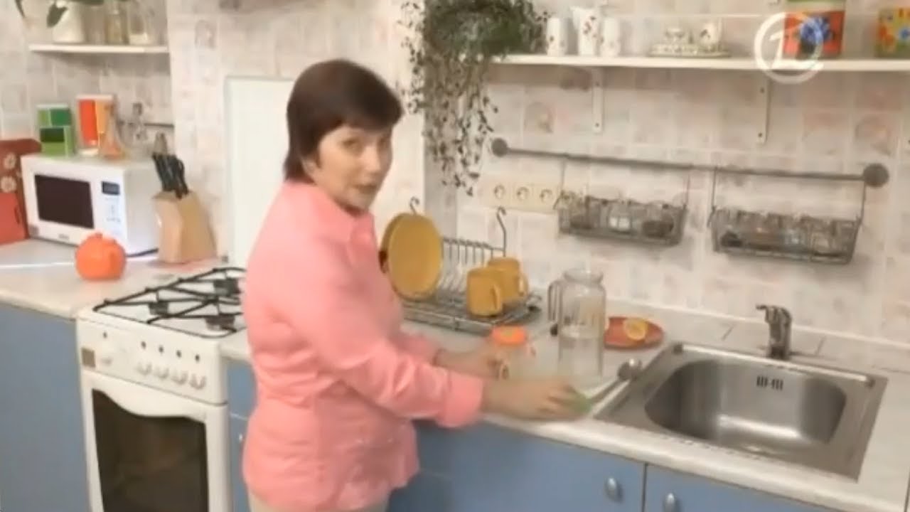 Как отмыть безопасно и эффективно пластмассовую кружку поилку - YouTube