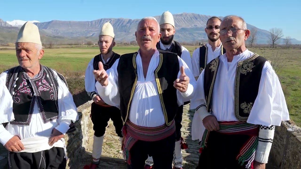 Grupi polifonik Zëri Lazëratit  -