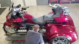 TIME LAPSE VIDEO OF CALIFORNIA SIDE CAR ENCORE TRIKE CONVERSION ON 2018 HONDA GOLD WING!